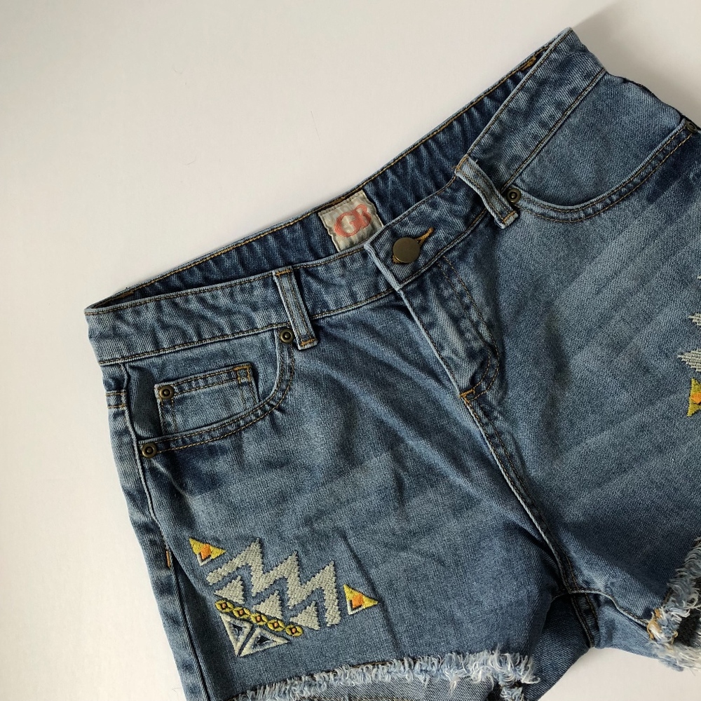 🏖 GB Aztec Embroidered Cut Off Denim Shorts